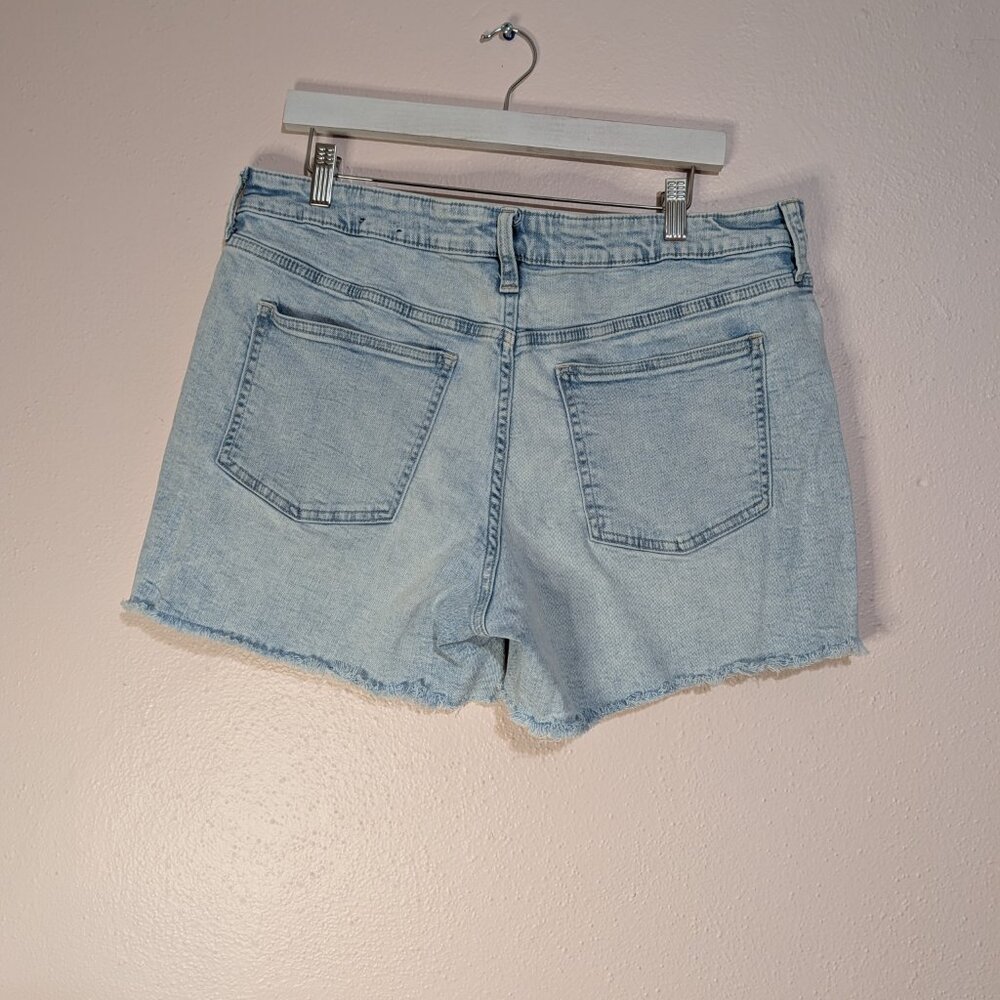 ⭐GAP Size 16 Curvy Fit Denim Shorts 5 Inch Distressed Frayed Blue⭐ - Picture 8 of 9
